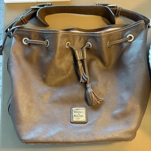 Dooney & Bourke Drawstring Bucket Bag Pebbled Leather Brown Grommets Tassels - Picture 5 of 13